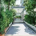 Hotel Zanarini In Centro A 3*