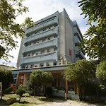 Hotel Zanarini In Centro A Riccione