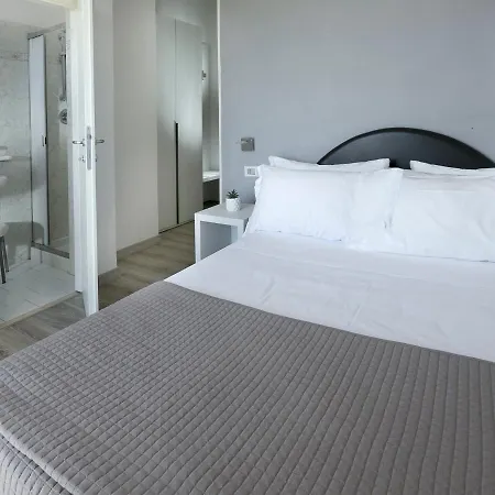Zanarini In Centro A Hotell Riccione
