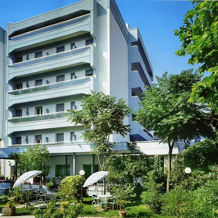 Hotel Zanarini In Centro A Riccione
