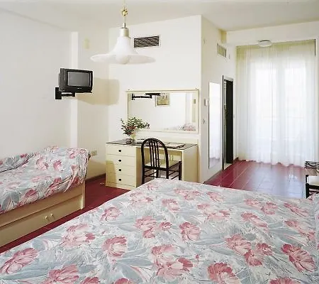 Otel Zanarini In Centro A 3*