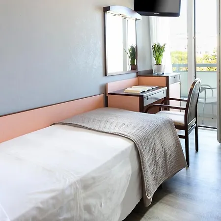 Otel Zanarini In Centro A 3*