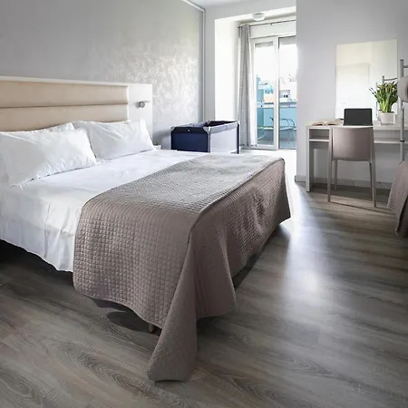 Zanarini In Centro A 3* Ριτσιόνε