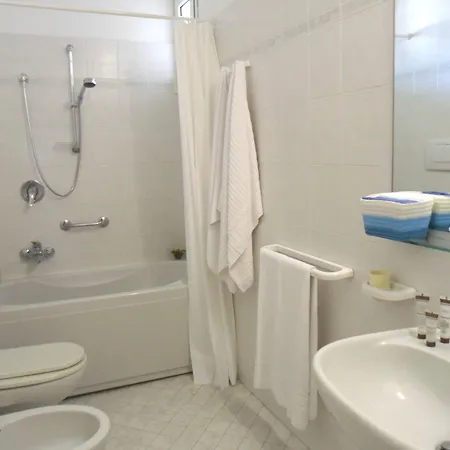 Zanarini Hotel 3*