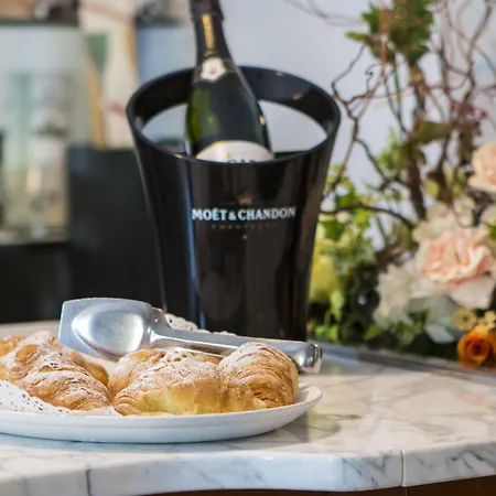 Zanarini In Centro A Ξενοδοχείο