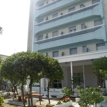 Hotel Zanarini In Centro A 3*