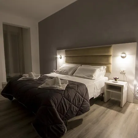 Zanarini In Centro A ホテル リッチョーネ