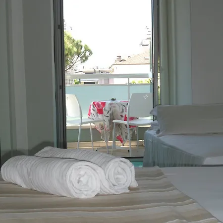 Hotel Zanarini In Centro A 3*