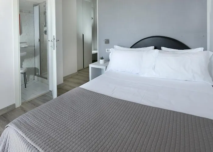 Zanarini In Centro A ホテル リッチョーネ