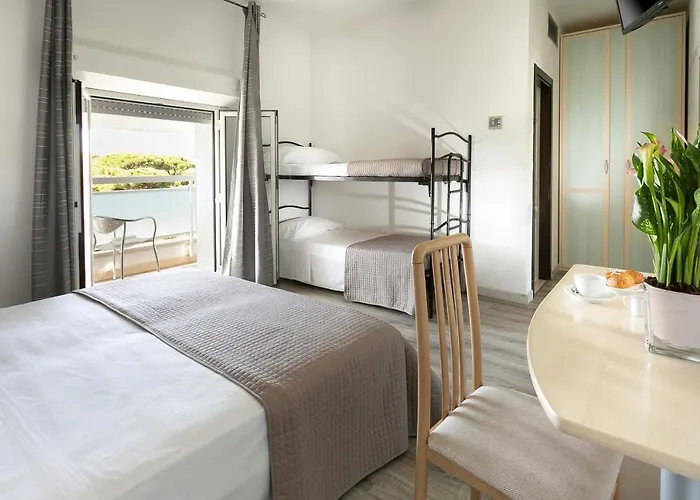 Zanarini In Centro A 호텔 3*