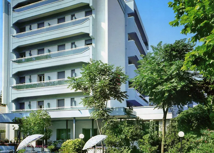Hotel Zanarini In Centro A Riccione