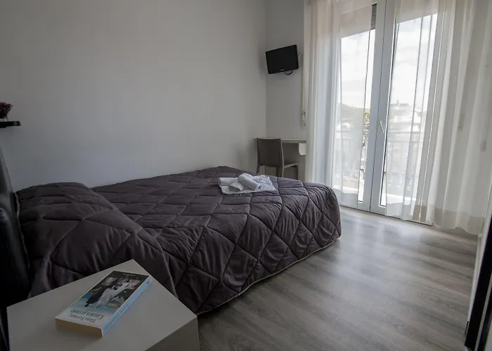 Zanarini In Centro A 리치오네