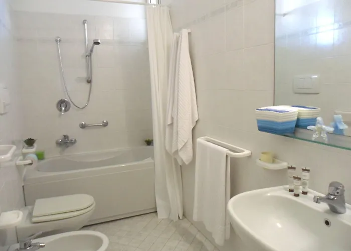 Zanarini In Centro A 호텔 3*