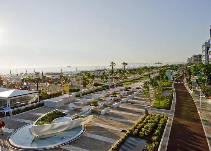 Zanarini In Centro A 호텔 3*