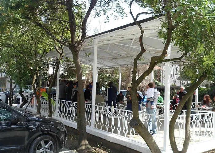 Zanarini In Centro A 호텔 3*