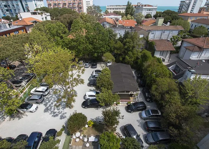 Zanarini In Centro A ホテル 3*