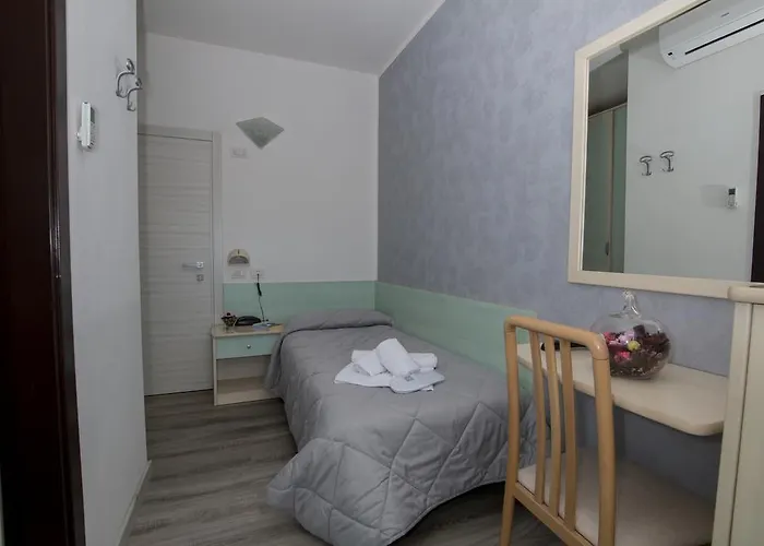 Zanarini In Centro A ホテル リッチョーネ