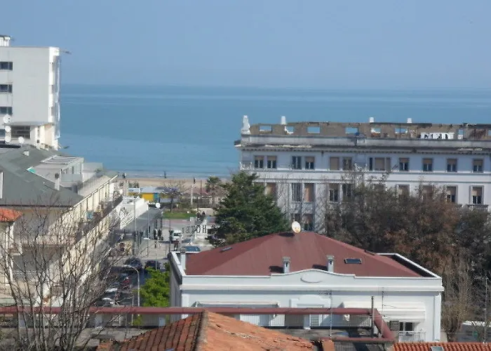 Zanarini In Centro A 호텔 리치오네